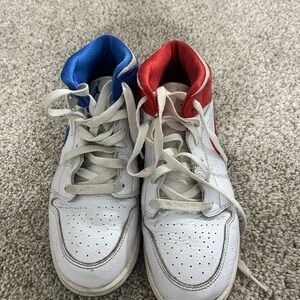 Nike Kids Sneakers in White with Red and Blue